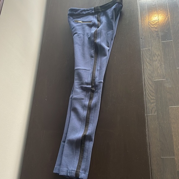 BCBG Pants blue with side strike black, XS. - Picture 4 of 5